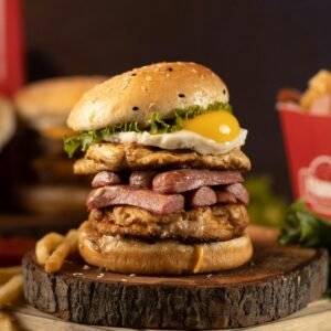 CHICKEN BURGER